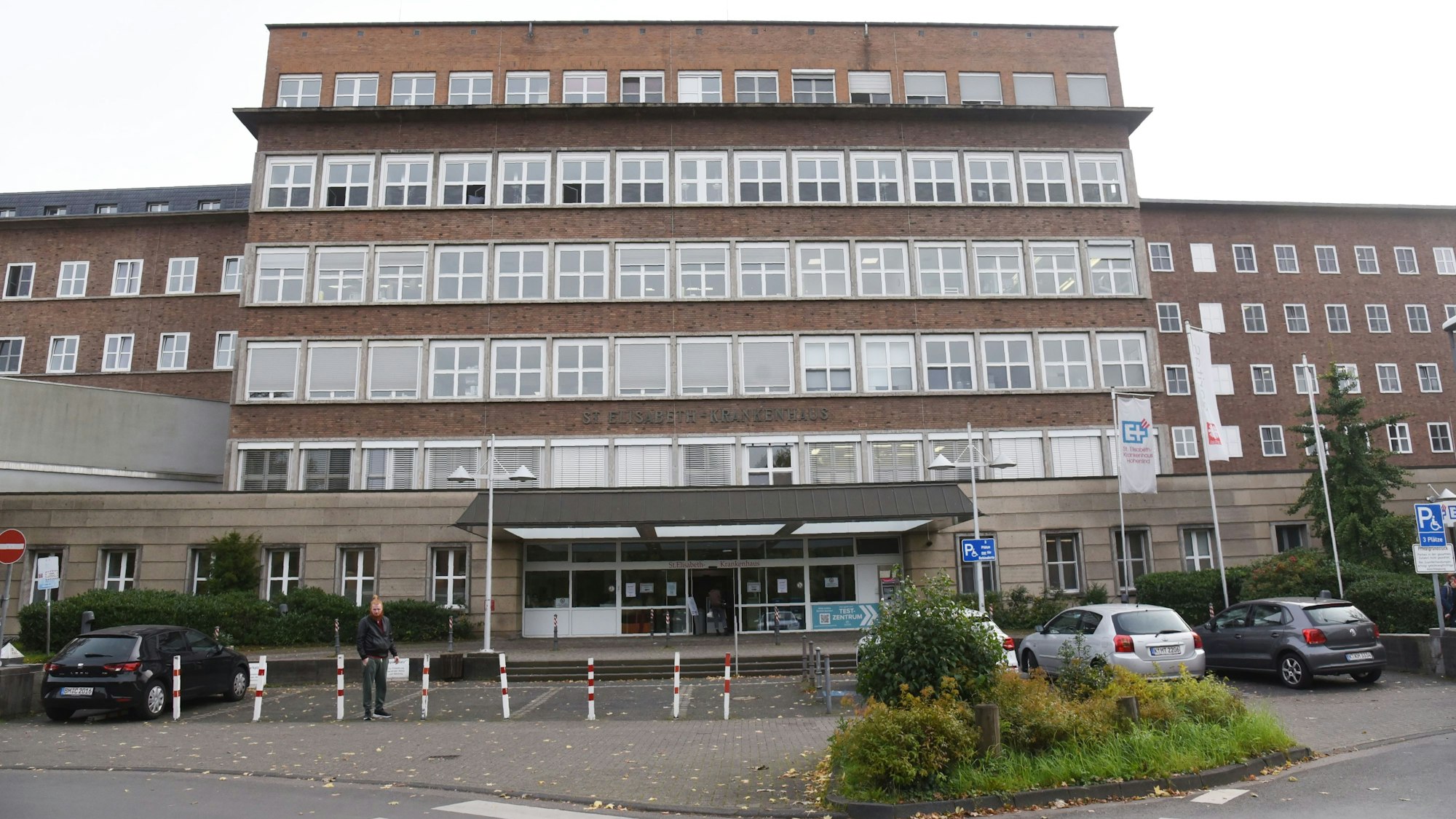 Fordere Aussenfassade eines Krankenhauses