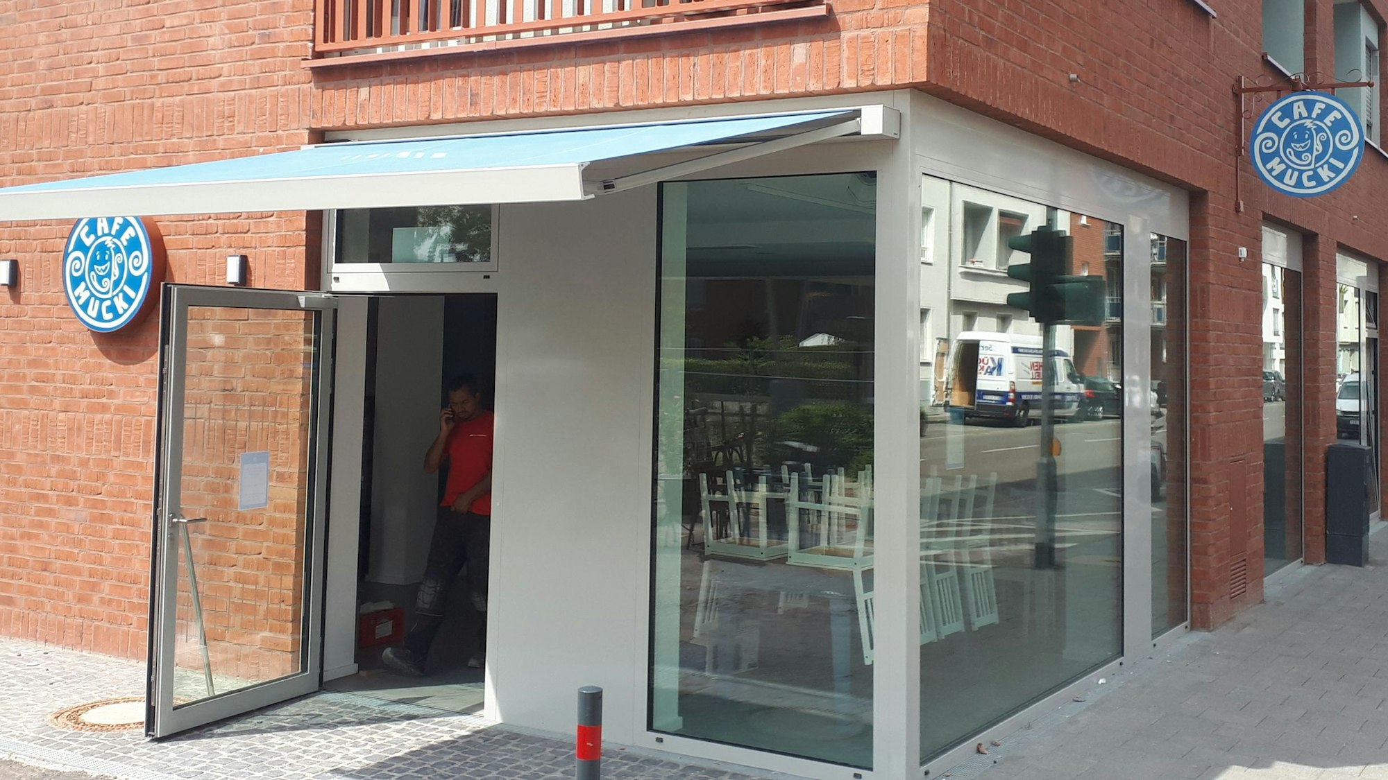 Das Café Mucki in Nippes in Köln von außen.