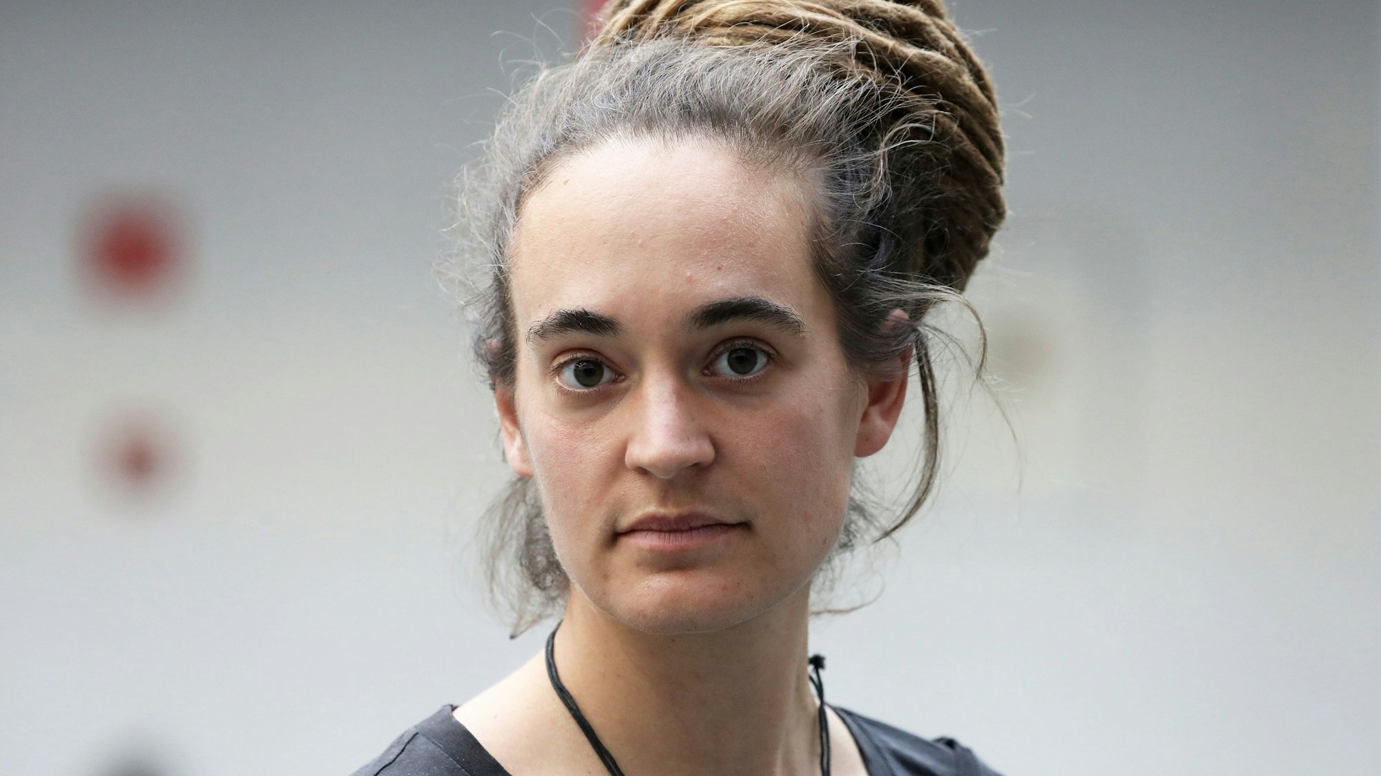 ARCHIV - 19.10.2020, Nordrhein-Westfalen, Köln: Carola Rackete steht vor einer Preisverleihung im Rathaus. (zu dpa "Bericht: Linke will Kapitänin Carola Rackete für die Europawahl") Foto: Oliver Berg/dpa +++ dpa-Bildfunk +++