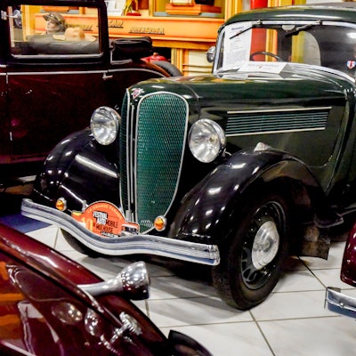 Ein Oldtimer im Rosengart-Museum