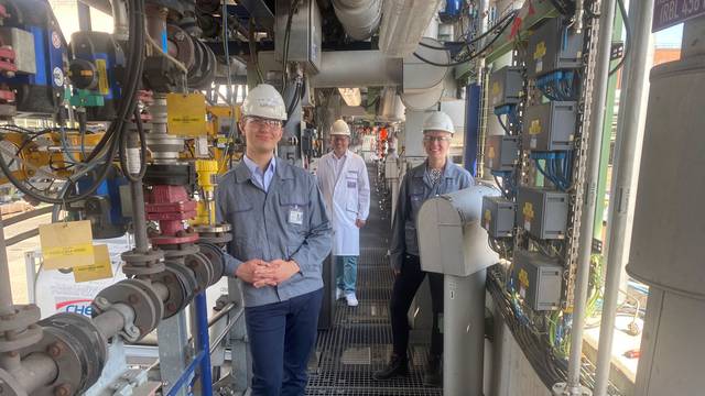 Der Schüler Henk Willemsen in der Saltigo-Produktion im Chempark Leverkusen