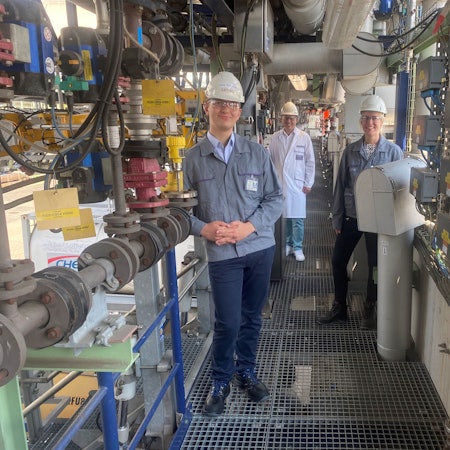 Der Schüler Henk Willemsen in der Saltigo-Produktion im Chempark Leverkusen