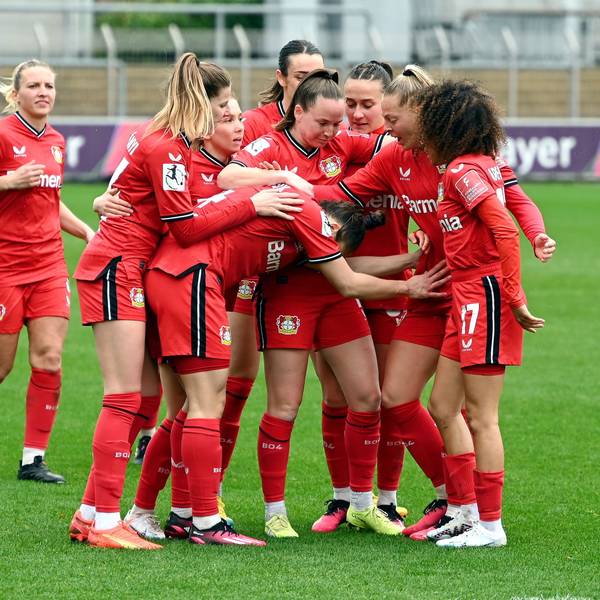 26.03.2023, Fussball-Frauen-Bayer Leverkusen-Freiburg
Freude bei Bayer nach dem Tor zum 1:0 durch Jill Baijings
(2.v.r)
Foto: Uli Herhaus