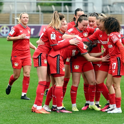 26.03.2023, Fussball-Frauen-Bayer Leverkusen-Freiburg
Freude bei Bayer nach dem Tor zum 1:0 durch Jill Baijings
(2.v.r)
Foto: Uli Herhaus