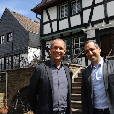 David (l.) und Sebastian Heitmann haben das Haus Sonnenschein und das Panorama-Café in Stadt Blankenberg gekauft und wollen es als „Von Landsberg“ und „Die alte Schule“ vermutlich Ende August eröffnen.