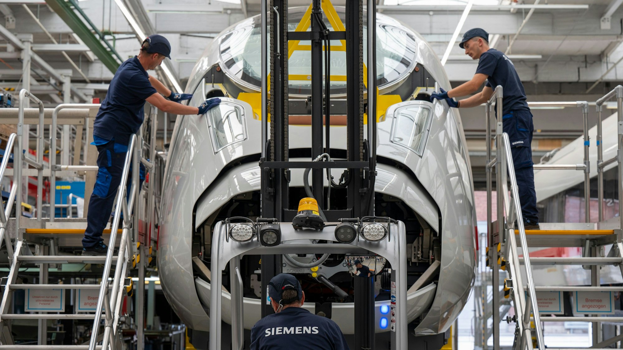 17.07.2023, Krefeld: Im Siemens-Werk wird der ICE3 neo gebaut. Foto: Uwe Weiser