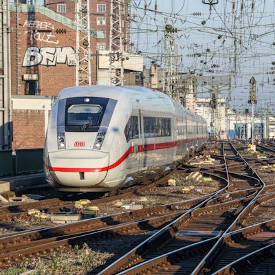 DEU, Deutschland, Köln, 14.02.2023: Köln Hauptbahnhof - Intercity Express Zug ICE / ICE4 / DB-Baureihe 412 der Deutschen Bahn. *** DEU, Germany, Cologne, 14 02 2023 Cologne main station Intercity Express train ICE ICE4 DB class 412 of Deutsche Bahn