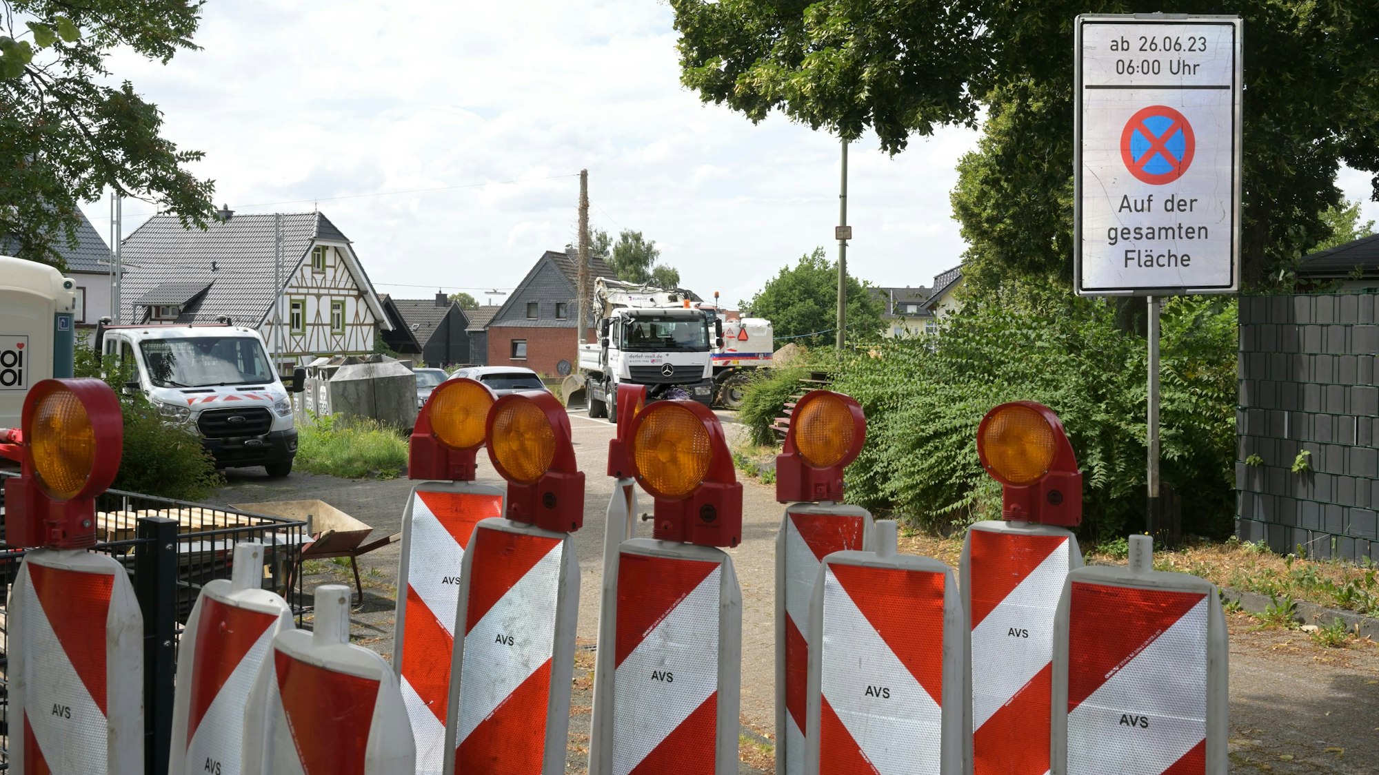 Absperrungen, Baken, Baufahrzeuge: Die Baustelle Heiligenhaus