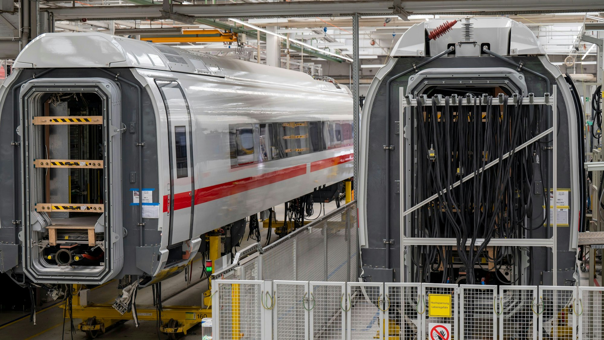 17.07.2023, Krefeld: Im Siemens-Werk wird der ICE 3neo gebaut. Foto: Uwe Weiser