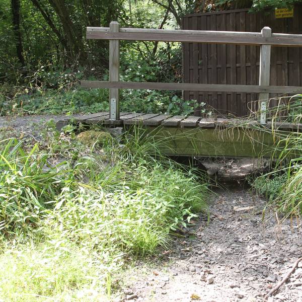 Der Wolfsbach, der in Hangelar durch das Stadtgebiet von Sankt Augustin floss.