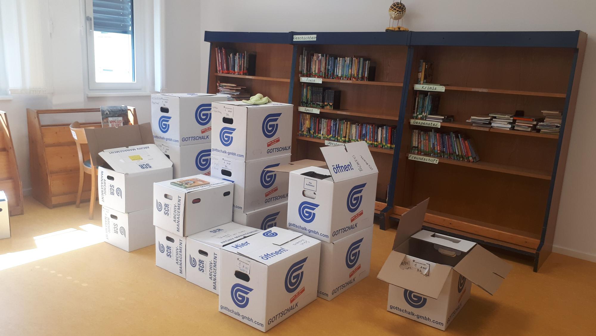 Umzugskartons mit Büchern.