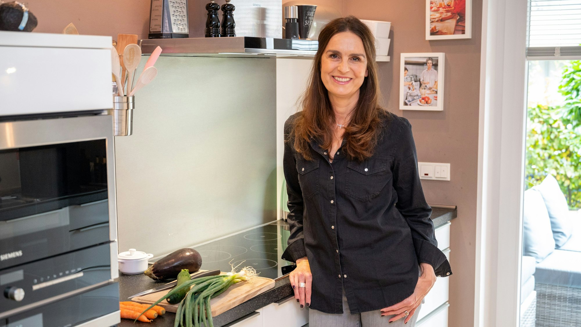 Foodbloggerin Christiane Emma Prolic in ihrer Küche.