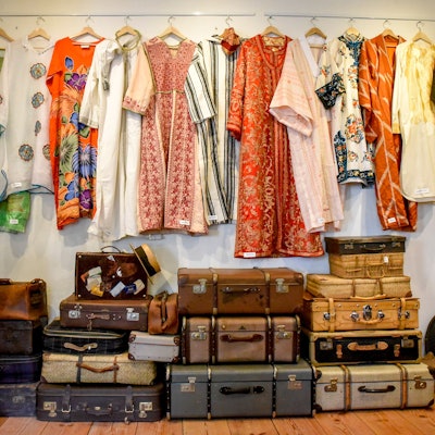 Koffer, Kleider Hüte: Eine Ansammlung an Reiseandenken ist in der aktuellen Ausstellung im Museum für Alltagsgeschichte zu sehen.