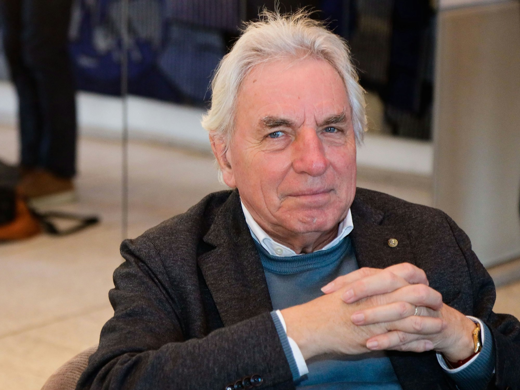Jürgen Roters schaut in die Kamera