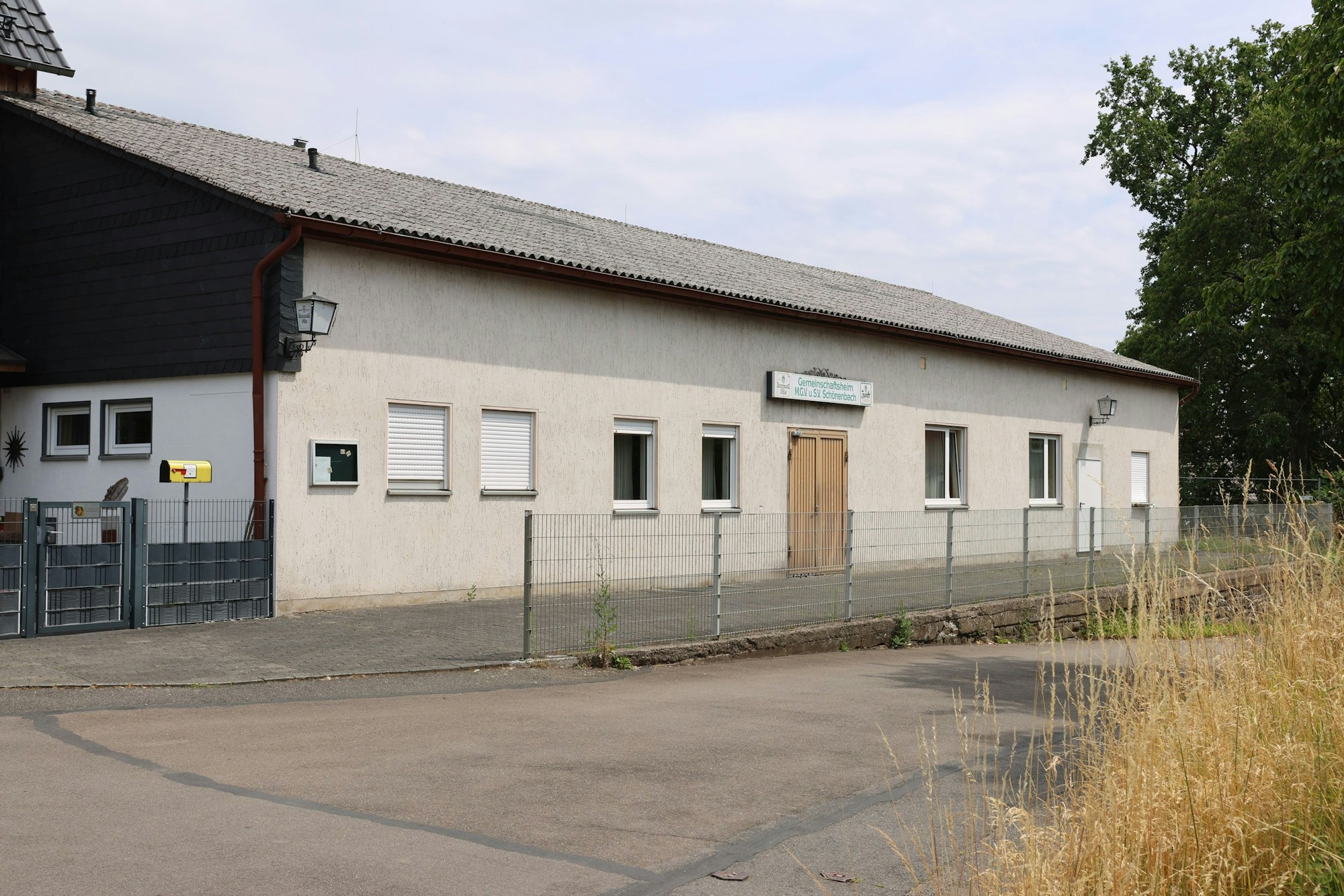 Das Vereinsheim in Waldbröl-Schönenbach soll nach dem Willen des SV Schönenbach verkauft werden. Der Sportverein ist Eigentümer des Gebäudes, das aber viele andere Vereine zurzeit nutzen.