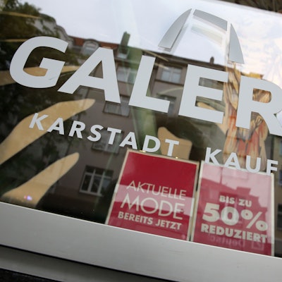 10.06.2020
Köln:
Wirtschaftliche Probleme bei Galeria Karstadt Kaufhof GmbH
Galeria Kaufhof in Nippes auf der Neusser Str.242
Foto: Martina Goyert