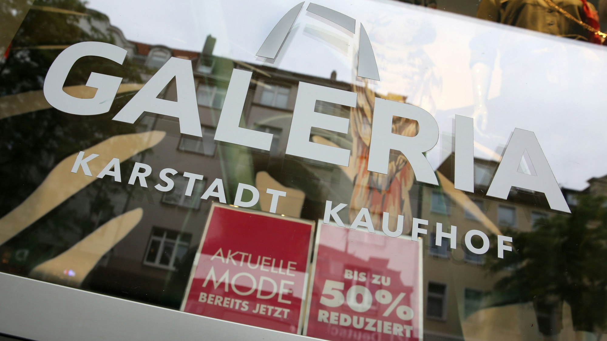 10.06.2020
Köln:
Wirtschaftliche Probleme bei Galeria Karstadt Kaufhof GmbH
Galeria Kaufhof in Nippes auf der Neusser Str.242
Foto: Martina Goyert
