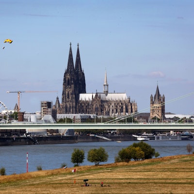 28.08.2022
Köln:
Poller Wiese mit Drachen steigen lassen
Die Wiese ist ganz gelb durch die Trochkeheit
Foto:Martina Goyert