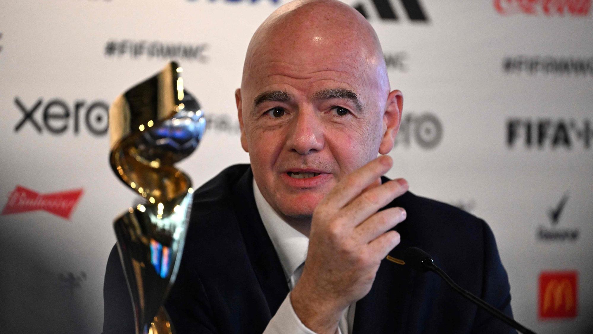 FIFA-Präsident Gianni Infantino bei der Pressekonferenz in Neuseeland.