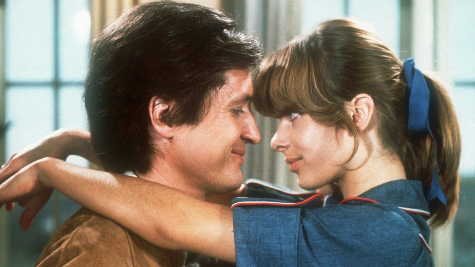 Christian Quadflieg und Nastassja Kinski umarmen sich.