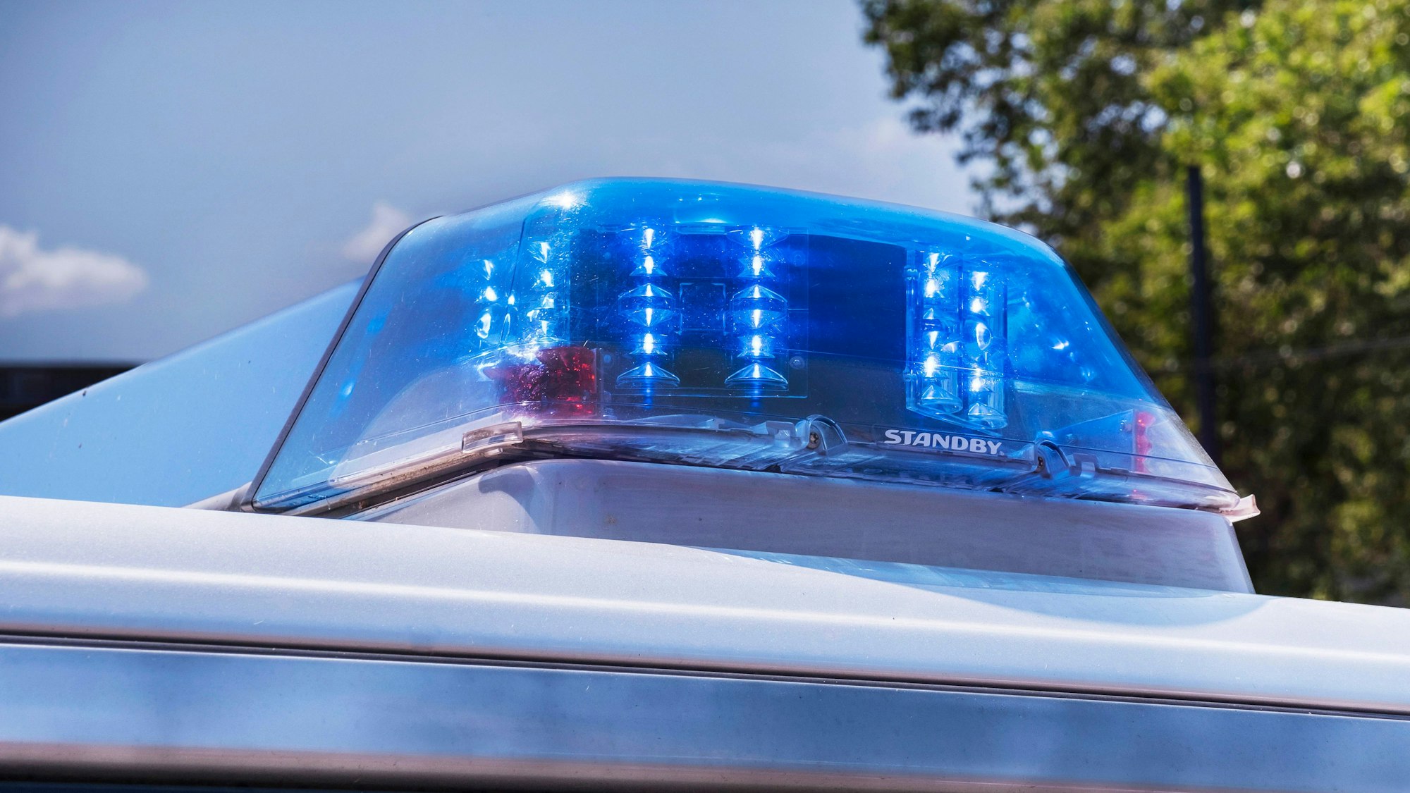 Blaulicht an einem Polizeiwagen