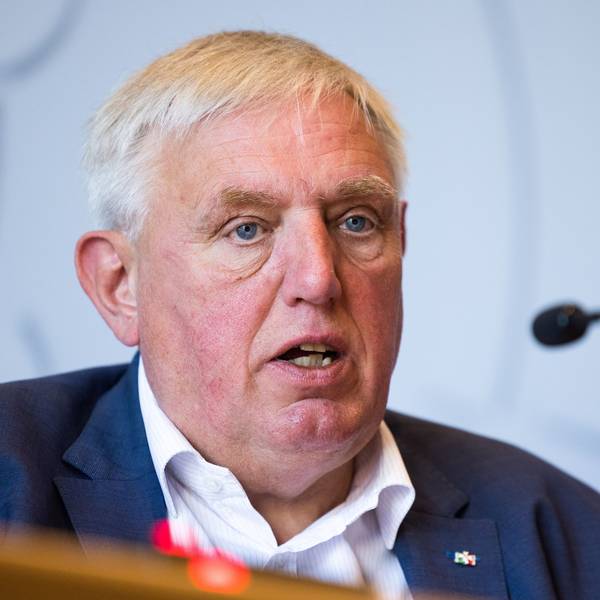ARCHIV - 31.05.2023, Nordrhein-Westfalen, Düsseldorf: Karl-Josef Laumann (CDU), Gesundheitsminister von Nordrhein-Westfalen, spricht bei einer Pressekonferenz. In der Diskussion über eine Siesta auch in Deutschland hat Laumann die Verantwortung der Arbeitgeber unterstrichen. (zu dpa «Laumann zur Siesta: Arbeitgeber müssen Arbeitsschutz sicherstellen») Foto: Rolf Vennenbernd/dpa +++ dpa-Bildfunk +++