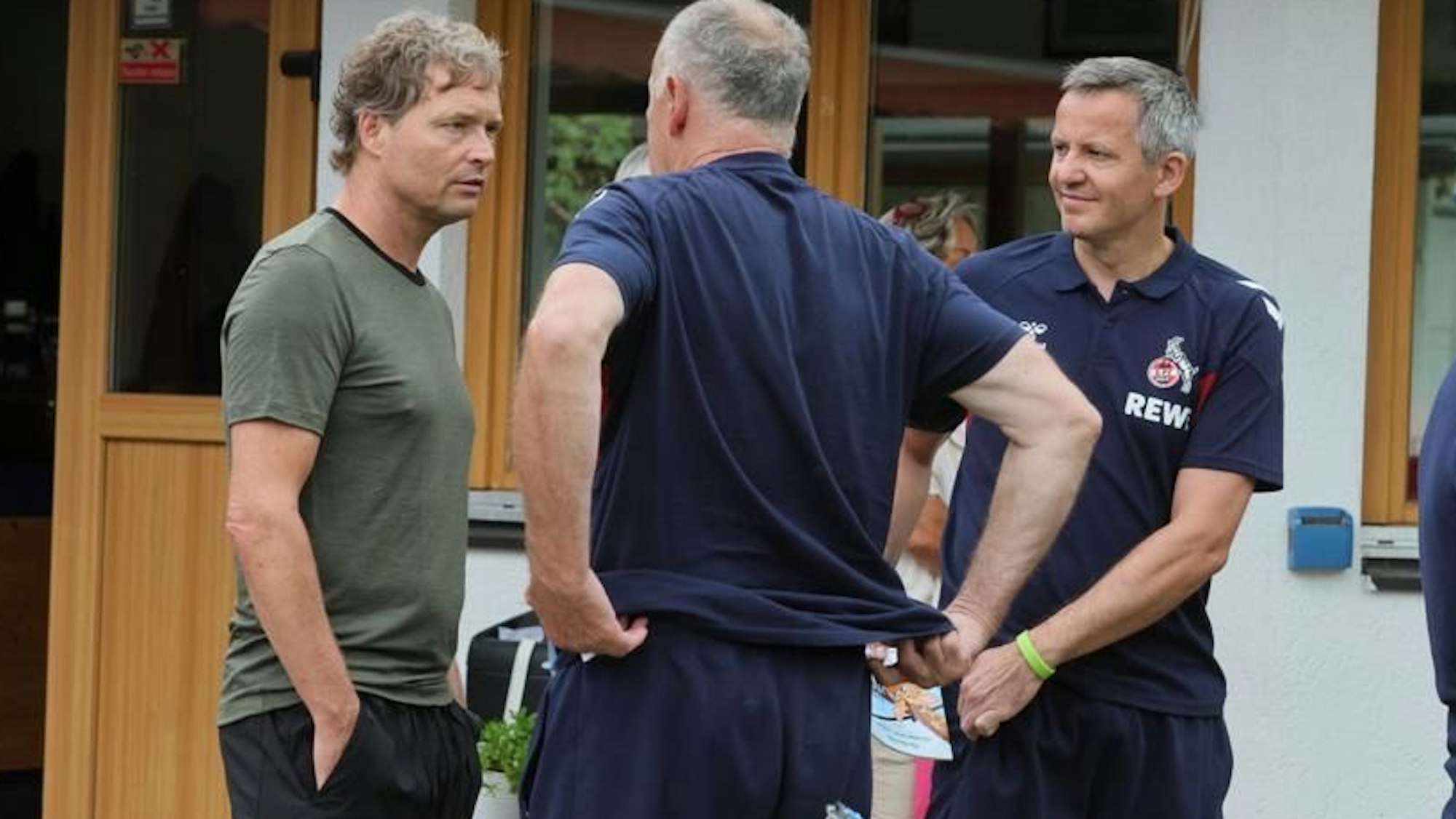 DFB-Co-Trainer Marcus Sorg (l.I zu Gast beim 1. FC Köln im Trainingslager in Maria Alm, rechts FC-Geschäftsführer Philipp Türoff