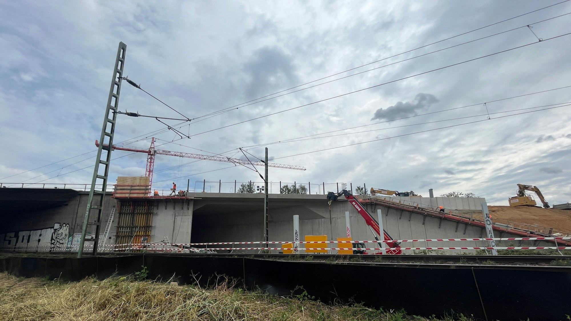 Eine Baustelle an der Bahnstrecke.