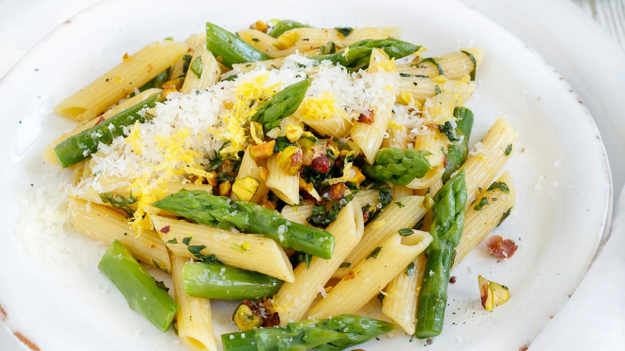 Pasta mit grünem Spargel aus dem Kochbuch Emmi kocht einfach 2