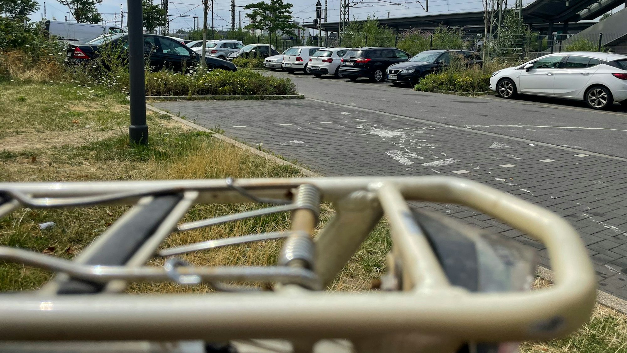 Die Experten bewerteten auch das Miteinander von Fahrrad und Auto auf dem Park-and-Ride-Parkplatz.