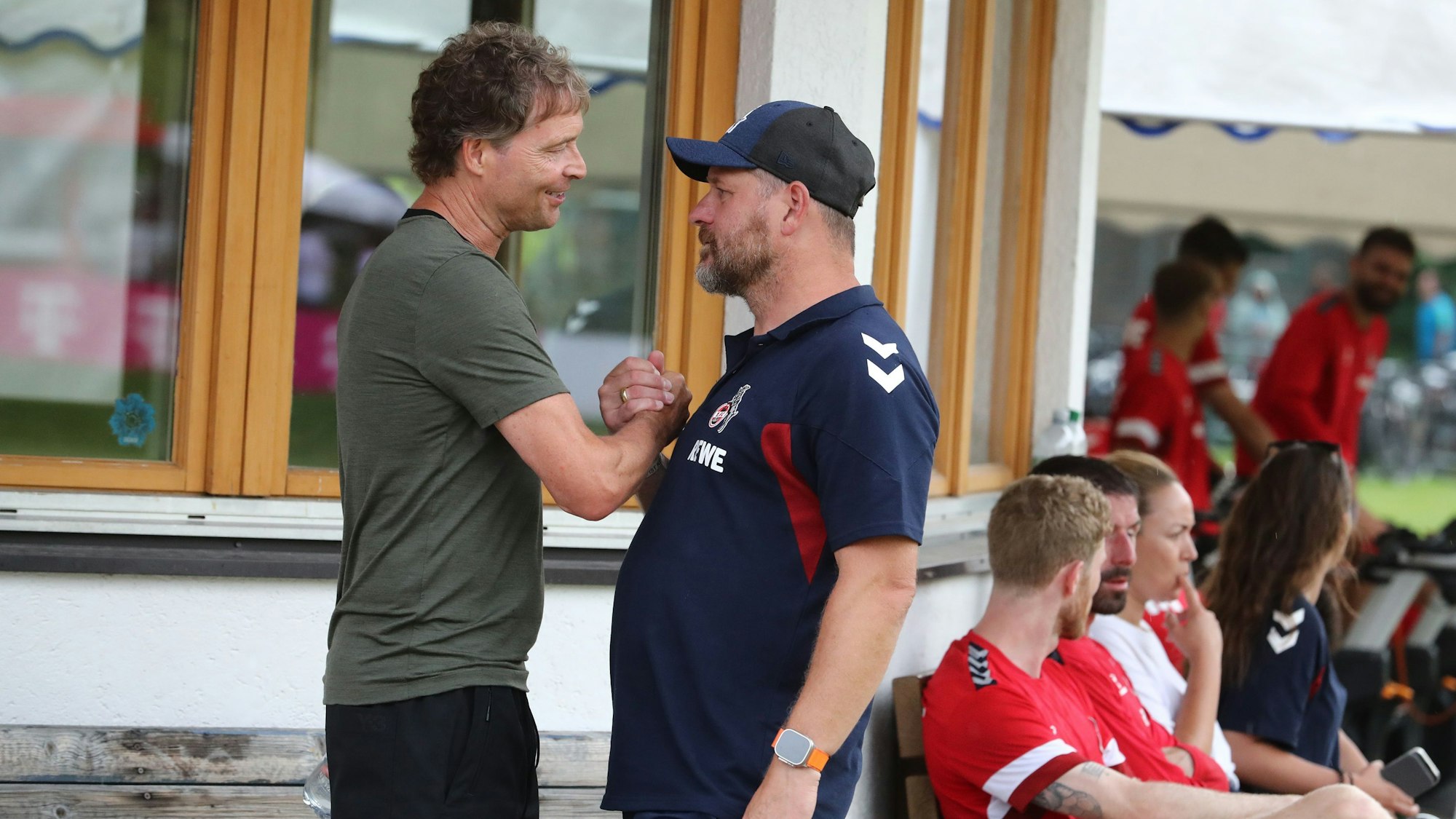 FC-Trainingslager in Maria: FC-Coach Steffen Baumgart im Gespräch mit Marcus Sorg vom DFB.