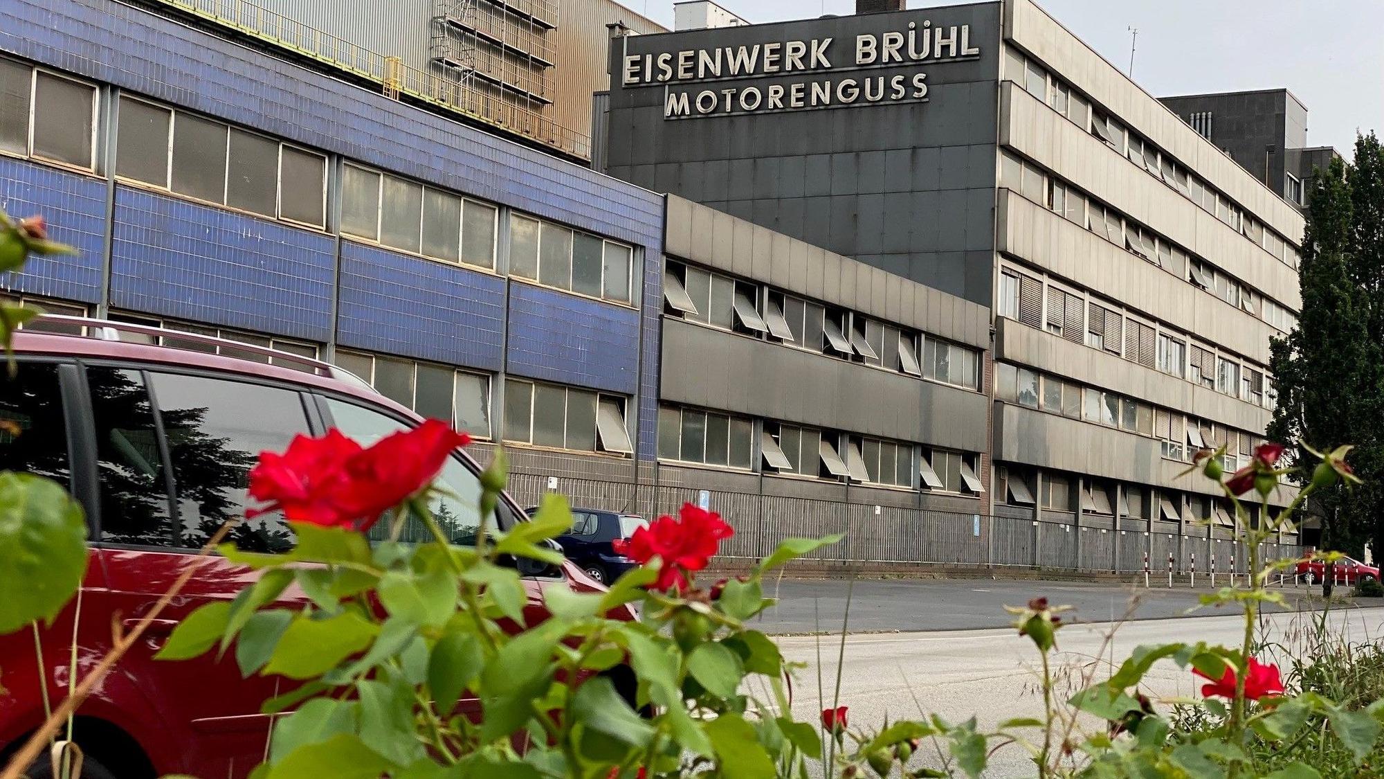 Das Foto zeigt das Brühler Eisenwerk von außen.