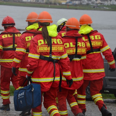 Das Jugendeinsatzteam der DLRG Burscheid bei einer Übung.