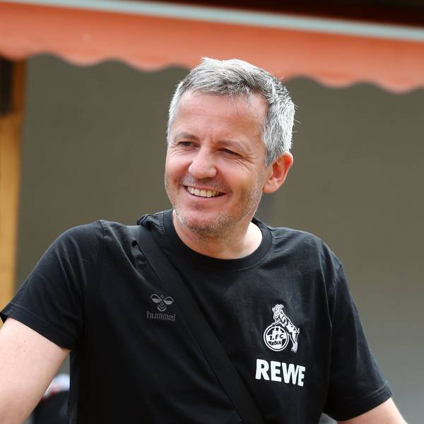FC-Finanzgeschäftsführer Philipp Türoff steht am Trainingsplatz in Maria Alm.