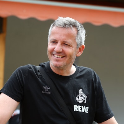 FC-Finanzgeschäftsführer Philipp Türoff steht am Trainingsplatz in Maria Alm.