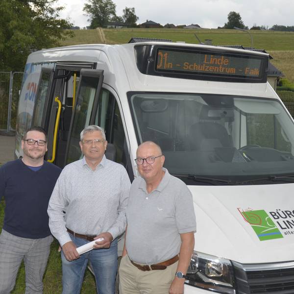 Der Bürgerbusverein nimmt am 1. August 2023 wieder probeweise den Betrieb auf. Geschäftsführer Patrick Reinold, Vorsitzender Ulf Engelmann und Markus Lücke (von links).