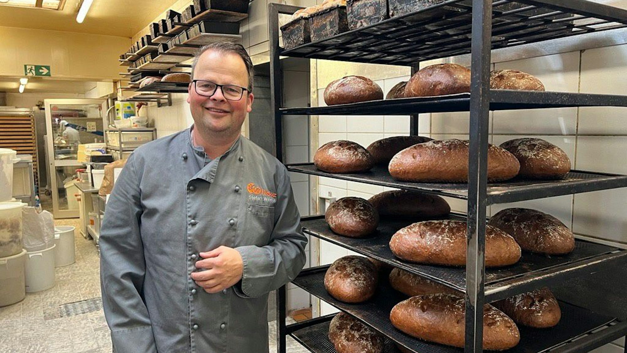 Der Bäcker, Konditor und Chocolatier Stefan Willeke in seiner Backstube in Leverkusen-Quettingen.