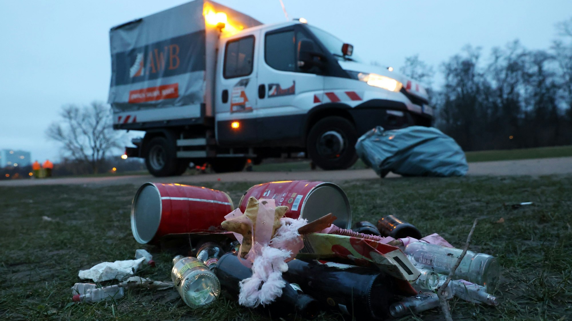 Reinigung am Aachener Weiher
