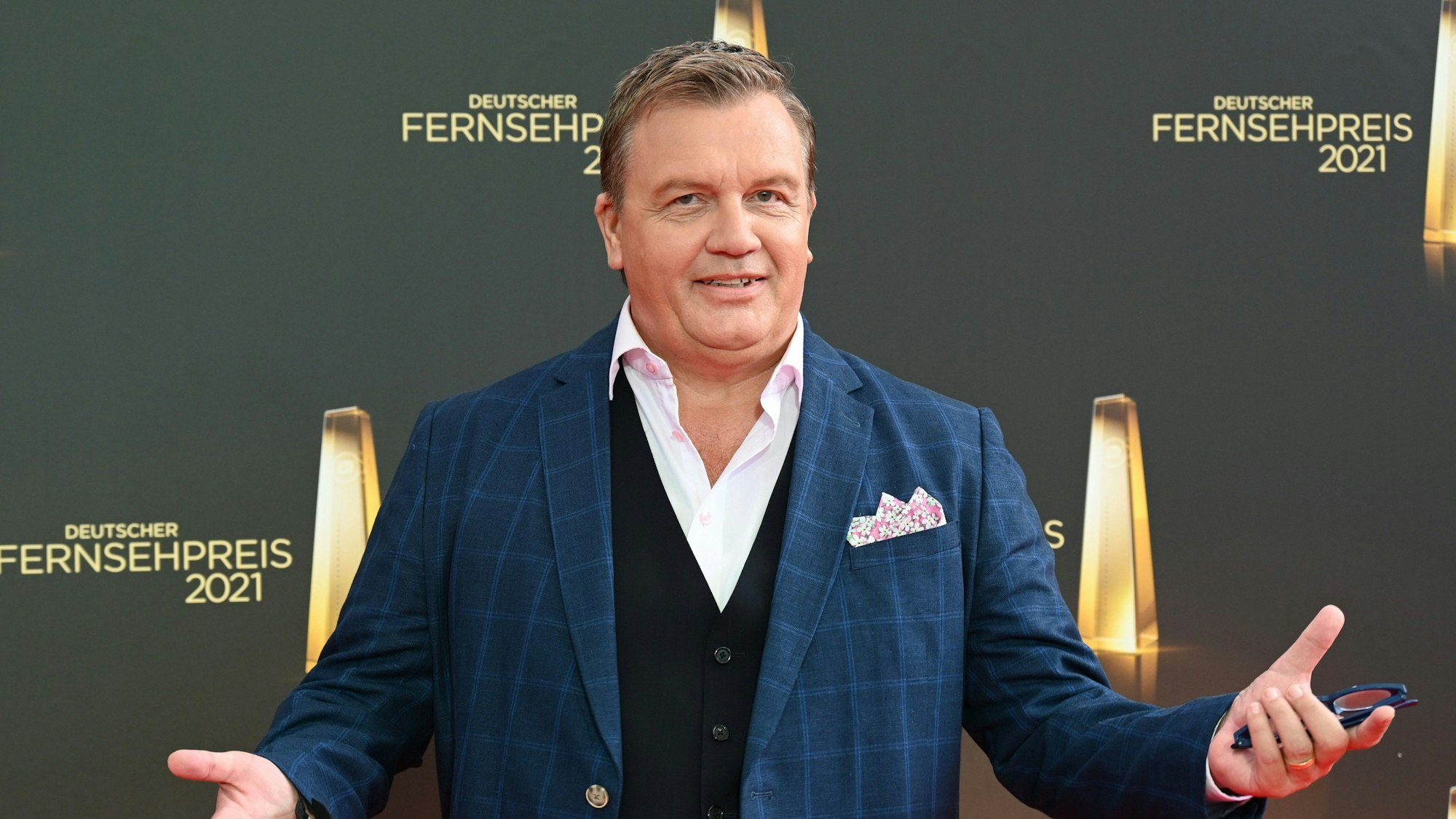 Hape Kerkeling, Entertainer, Bestsellerautor und Komiker, kommt zur Verleihung des Deutschen Fernsehpreises 2021.