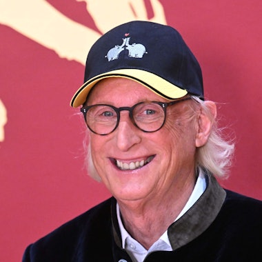 Der Komiker und Künstler Otto Waalkes zeigt sich beim Presserundgang durch «Otto die Ausstellung» von Otto Waalkes im Buchheim Museum.