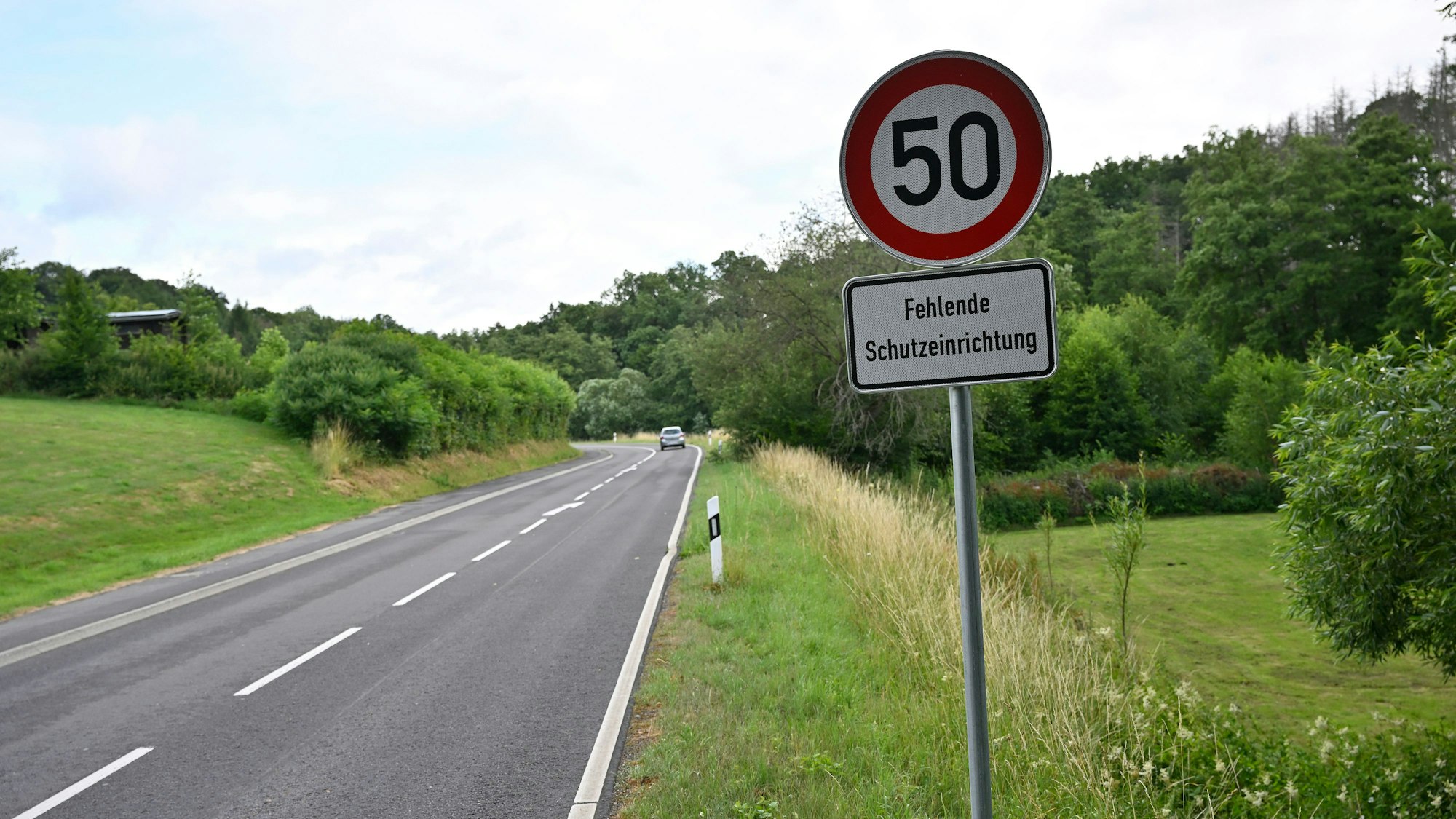 An der Dürschtalstraße steht ein Tempo-50-Schild.