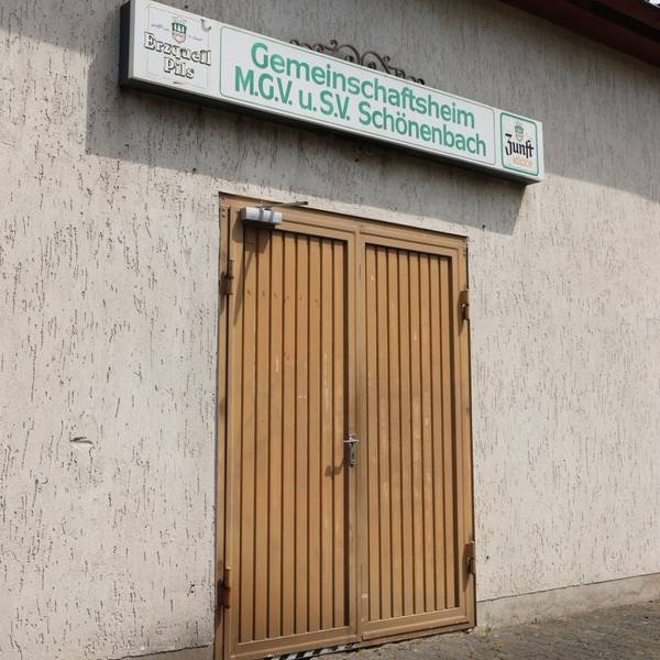 In der Waldbröler Ortschaft Schönenbach steht das Gemeinschaftsheim des MGV „Bergischer Liederkranz“ und des Fußballklubs SV Schönenbach. Es gilt als sanierungsbedürftig.