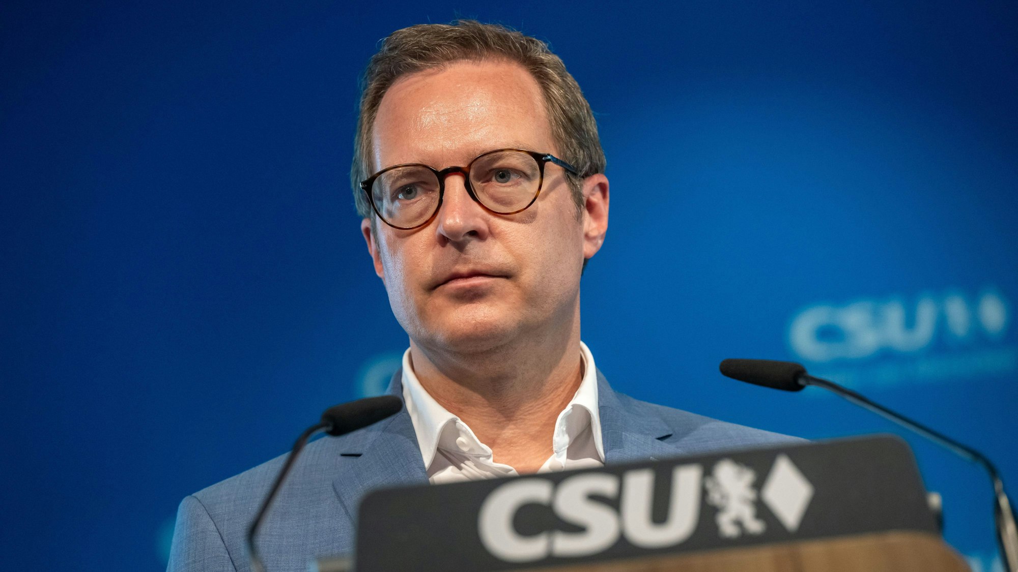 Martin Huber, CSU-Generalsekretär, nimmt nach einer Sitzung des CSU-Vorstand in der Parteizentrale an der abschließenden Pressekonferenz teil.