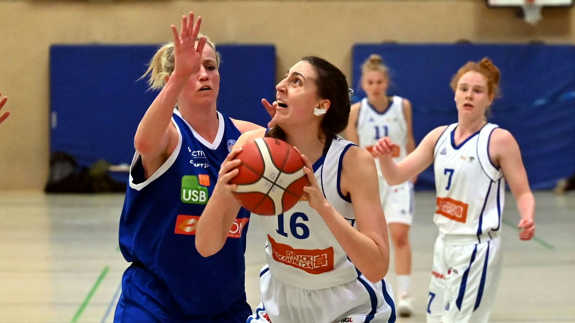 Basketball
BBZ Opladen - Bochum
vorne: Carlotta Ellenrieder (BBZ)
Foto: Uli Herhaus