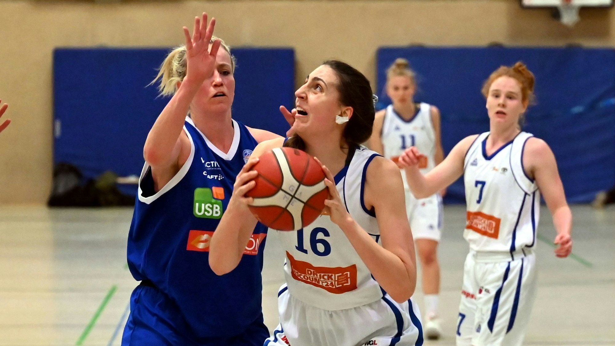 Basketball
BBZ Opladen - Bochum
vorne: Carlotta Ellenrieder (BBZ)
Foto: Uli Herhaus