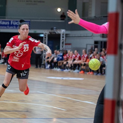 Handball I Frauen I Saison 2021-2022 I 1. HBF I 20. Spieltag I TSV Bayer 04 Leverkusen - Borussia Dortmund I 11.05.2022 Svenja Huber 23, Bayer Leverkusen 7-Meter, Siebenmeter Oberhausen Ostermann Arena NRW Deutschland *** Handball I Women I Season 2021 2022 I 1 HBF I 20 Matchday I TSV Bayer 04 Leverkusen Borussia Dortmund I 11 05 2022 Svenja Huber 23, Bayer Leverkusen 7 meters, seven-meter Oberhausen Ostermann Arena NRW Germany Copyright: xLobeca/PatrickxNuhnx