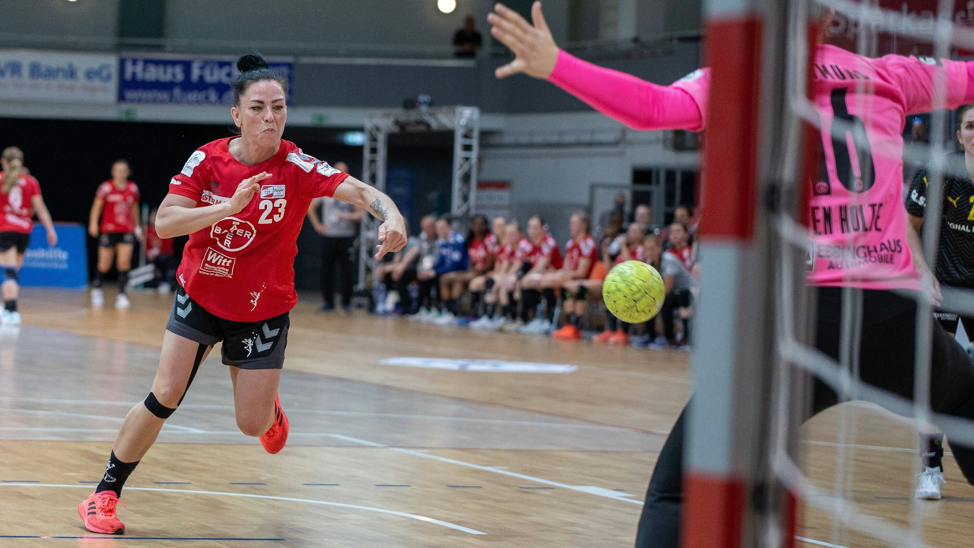 Handball I Frauen I Saison 2021-2022 I 1. HBF I 20. Spieltag I TSV Bayer 04 Leverkusen - Borussia Dortmund I 11.05.2022 Svenja Huber 23, Bayer Leverkusen 7-Meter, Siebenmeter Oberhausen Ostermann Arena NRW Deutschland *** Handball I Women I Season 2021 2022 I 1 HBF I 20 Matchday I TSV Bayer 04 Leverkusen Borussia Dortmund I 11 05 2022 Svenja Huber 23, Bayer Leverkusen 7 meters, seven-meter Oberhausen Ostermann Arena NRW Germany Copyright: xLobeca/PatrickxNuhnx