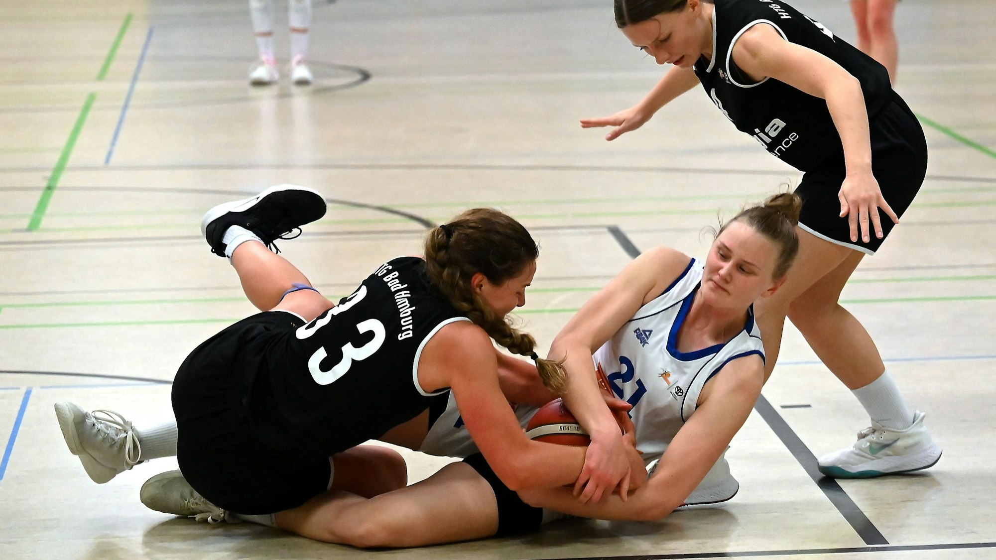 09.04.2022, Basketball-Opladen-Bad Homburg
mitte: Martha Middeler (Opladen)
Foto: Uli Herhaus