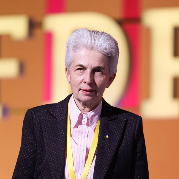 ARCHIV - 23.04.2023, Berlin: Marie-Agnes Strack-Zimmermann (FDP) steht beim FDP-Bundesparteitag vor einem FDP-Logo.