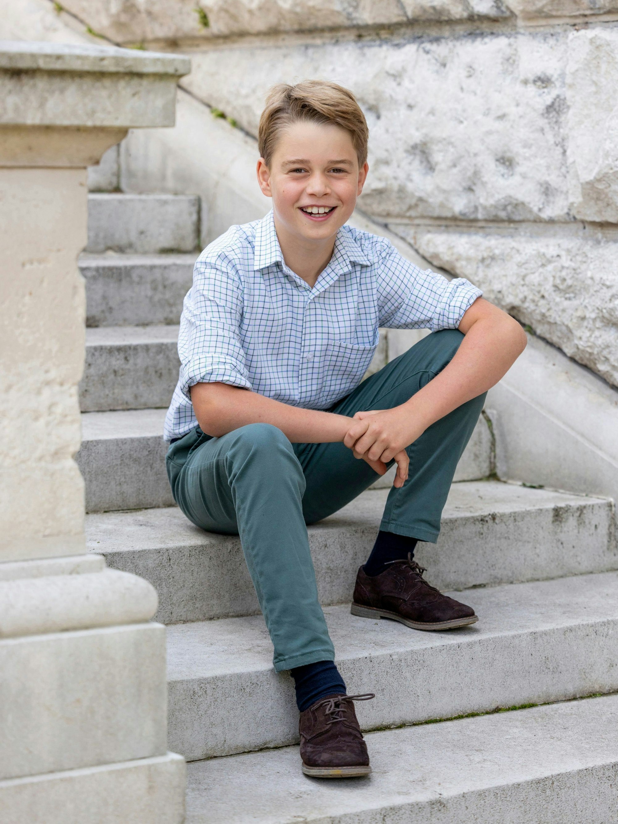 Prince George anlässlich seines Geburtstags auf den Stufen von Kensington Palace.